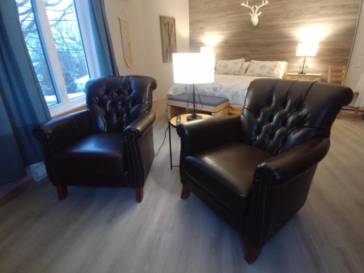 Couette-café Dans Les Bras De Memphré Magog